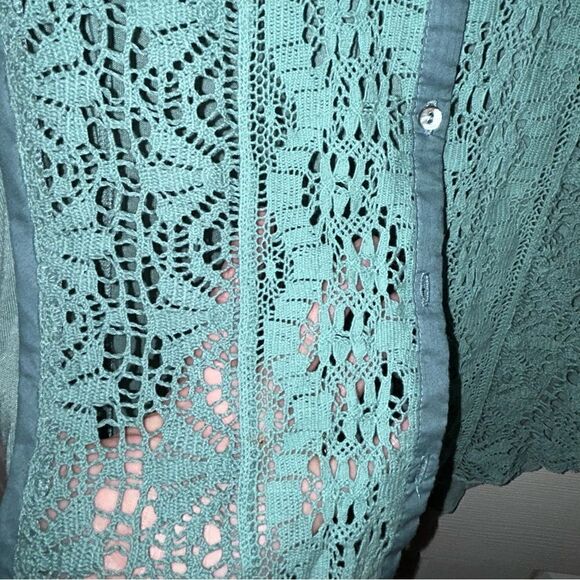 Tiny Button Front Criss Cross Tie Back Sleeveless Top - Picture 2 of 12